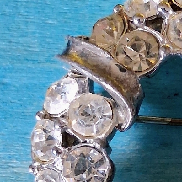 Sparkling Silver Crystal Vintage Brooch - Picture 5 of 5